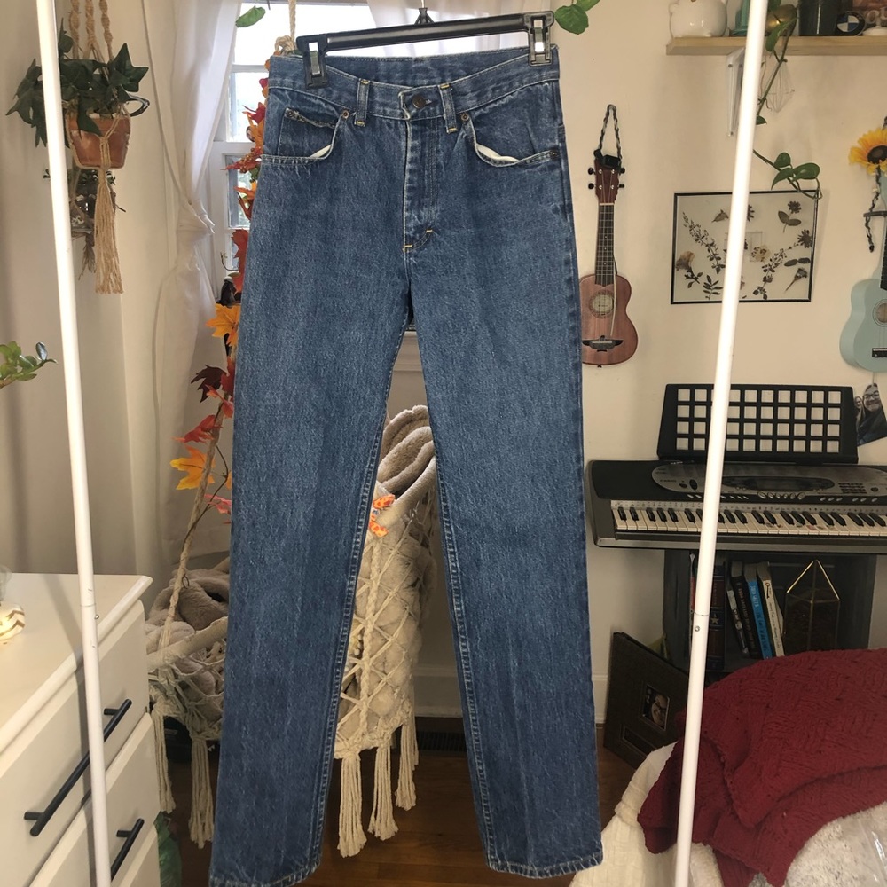Vintage Medium wash Mom Jeans!